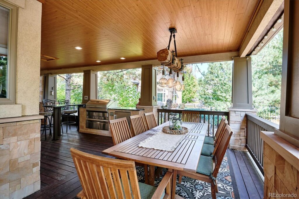 Outdoor dining for your holiday and family dinners